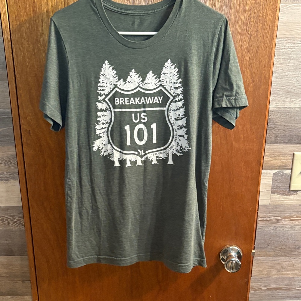 Breakaway Lodge Forest Green Short Sleeve Tee